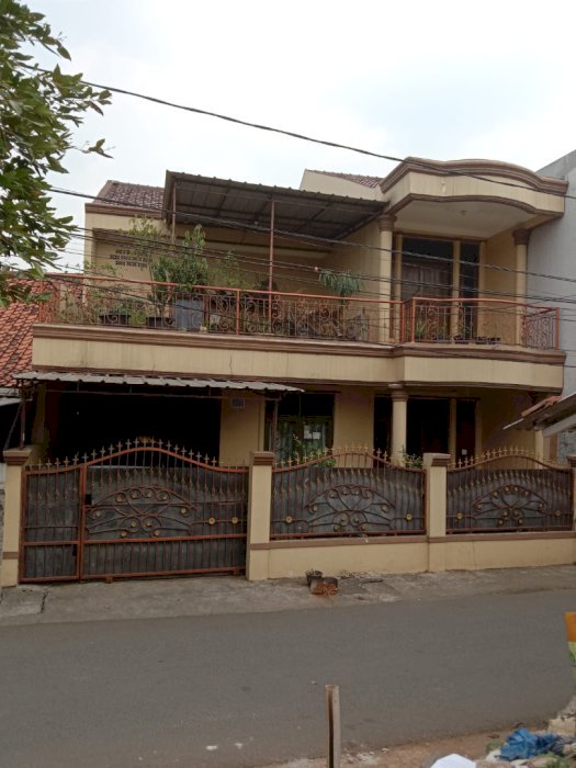 DIJUAL;  Rumah strategis pinggir jalan 2lantai harga turun