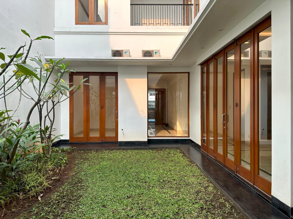 Dijual Tropical House Pondok Indah Mewah 2 Lantai jaksel
