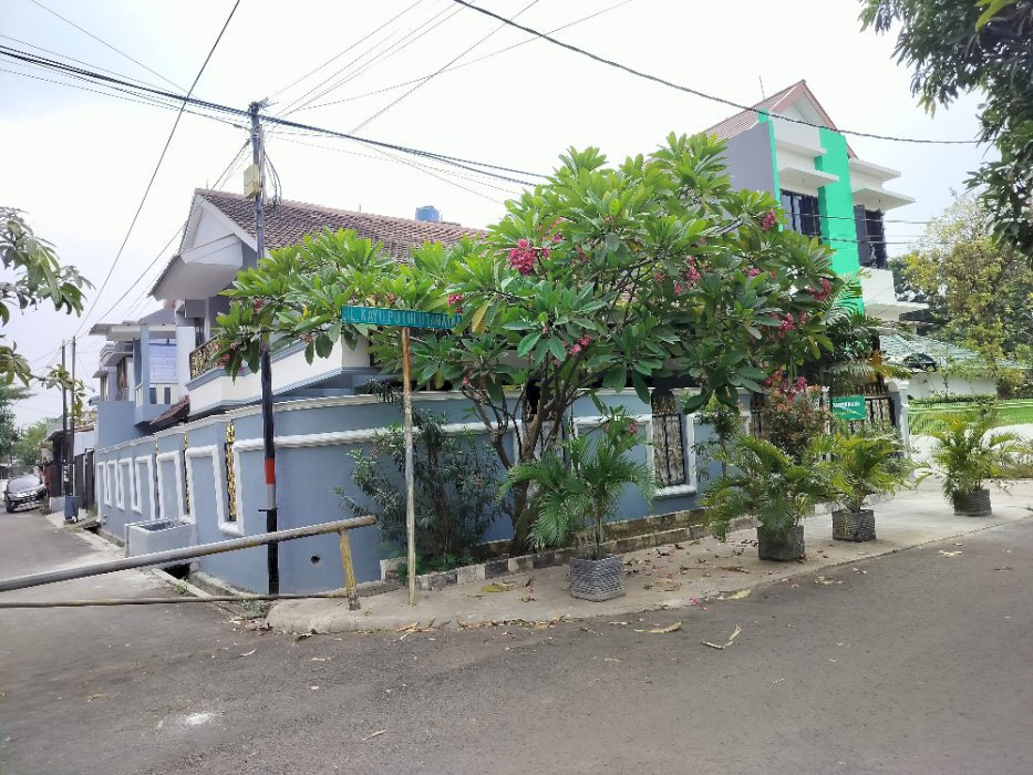 Rumah huk Bisa huni Atau semi Kantor dekat pintu tol