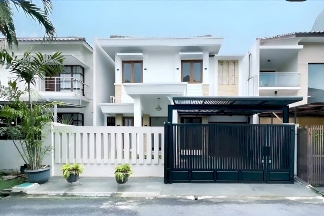 Rumah Mewah 2 lantai di Pondok Hijau