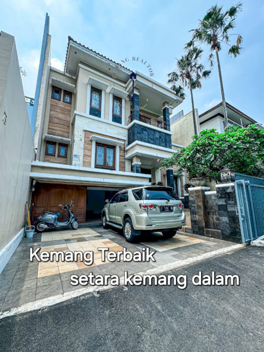 Rumah Dijual 2 Lantai Lokasi Strategis di Kemang jakarta Selatan