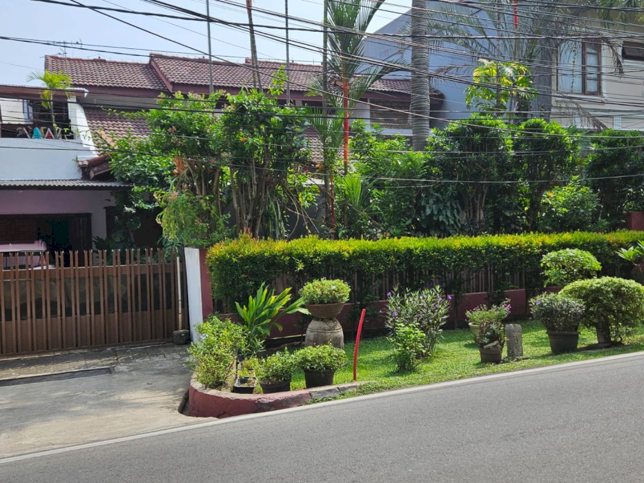 RUMAH BAGUS TERAWAT DIKALIBATA JAKSEL