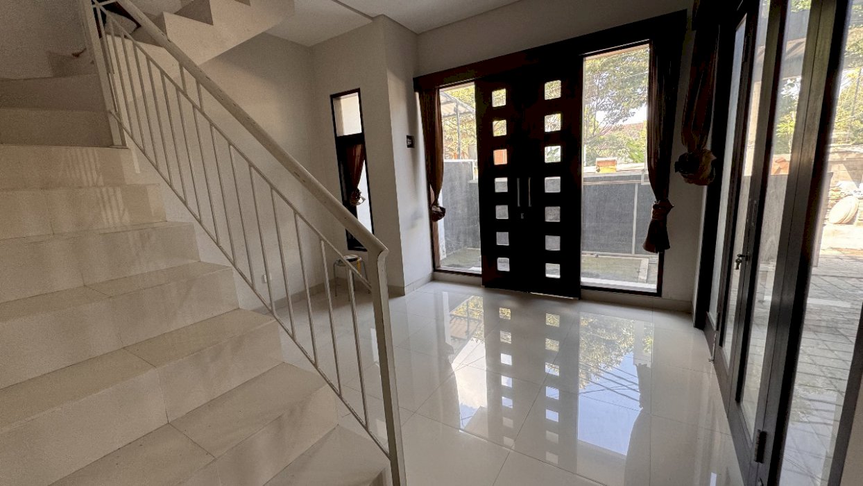 Rumah 2 Lantai di Renon, disewakan dengan harga terjangkau