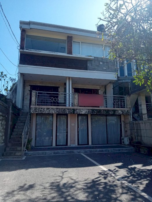 Disewakan ruko 3 gandeng  lantai di pinggir jalan utama bypass Sanur