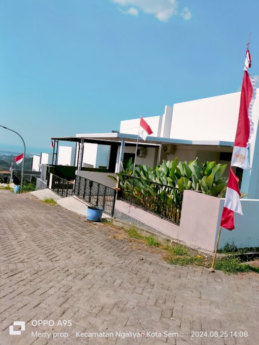 Cluster di Ngalian dengan view laut