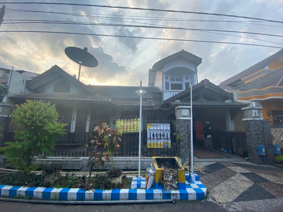 Di Jual Rumah 2 Lantai Lokasi Strategis Di Kedung Kandang Kota Malang