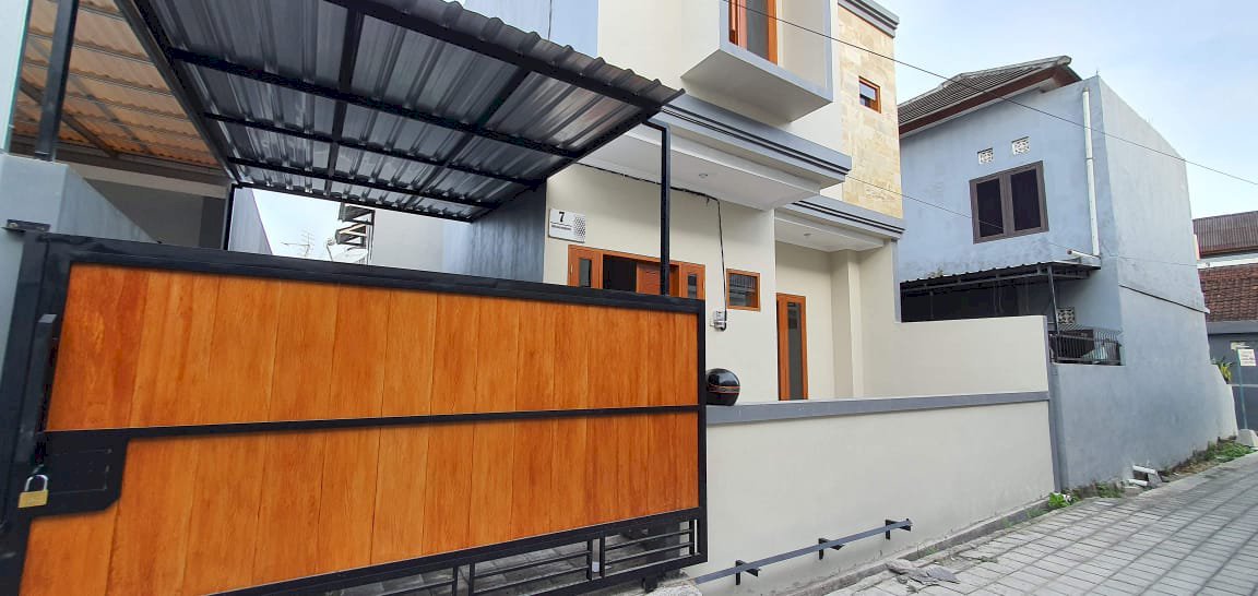 RUMAH DEKAT MALL LIVING WORLD & MCD NANGKA DENPASAR