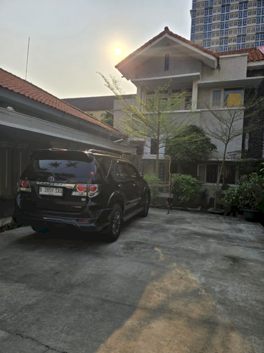 Dijual Rumah Paviliun Memikat dengan Fasilitas Lengkap kenari jakpus