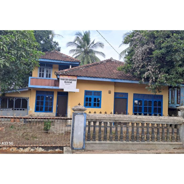 Rumah Dijual dengan Pekarangan Luas