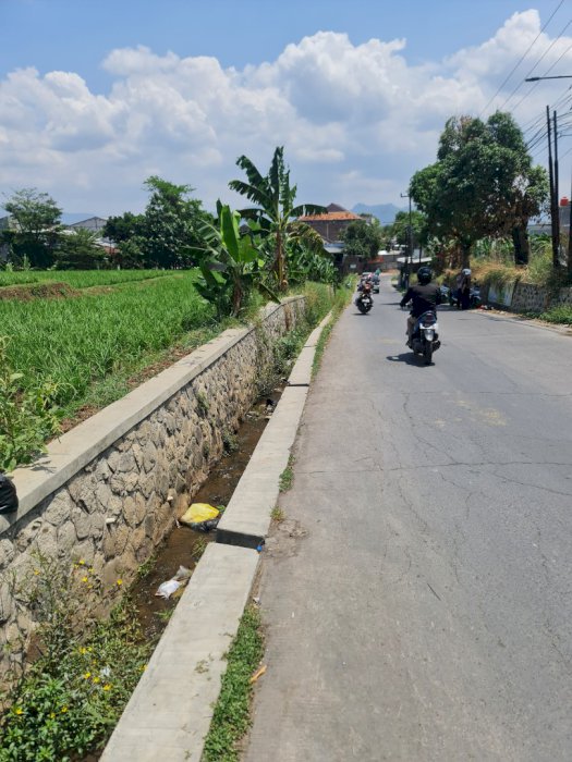 Lahan luas pinggir jalan yg strategis