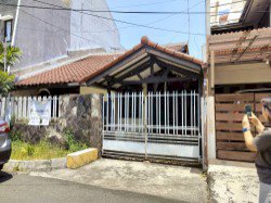 Rumah lama dekat kawasan ind dn fasum2 dan aman
