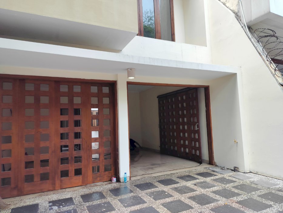 Rumah siap huni bebas banjir  Aman dan tenang dekat akses lrt