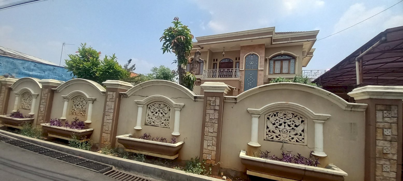 DIJUAL RUMAH LOKASI STRATEGIS DI CIJANTUNG JAKARTA TIMUR