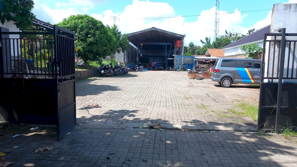 Dijual tanah dan bangunan ex workshop