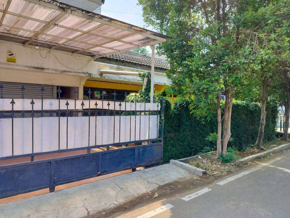 Rumah lama huk asri dan tenang dekat libgkar area dan aman