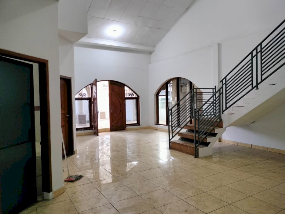 Dijual Rumah Atau Workshop Luas Strategis Area Caringin