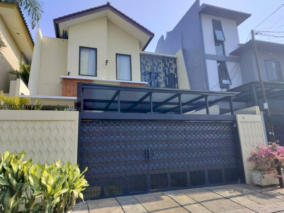 Rumah 2.5 lantai lebar 8meter depn fasum puskesmas