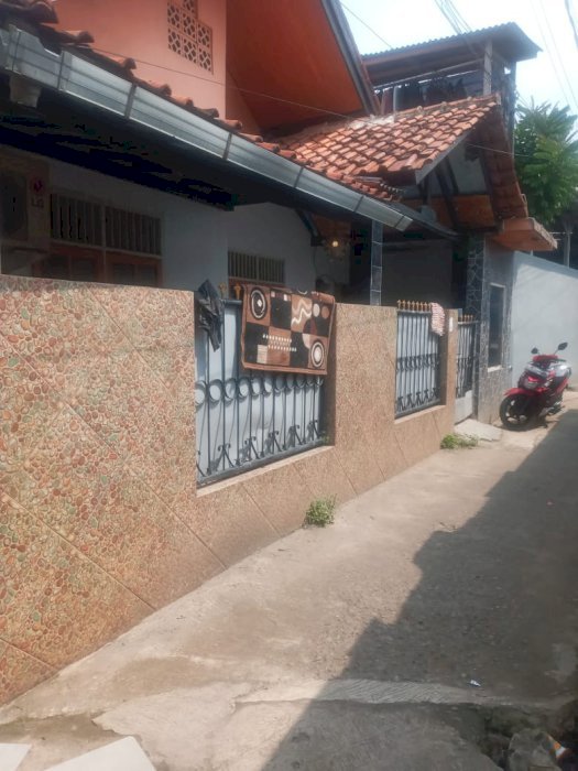 RUMAH SECONDARY MSH DI HUNI TANJUNG BARAT JAKSEL