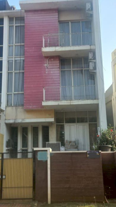 Dijual Rumah 4 lantai Lokasi Strategis Pantai Indah Satan Jakut