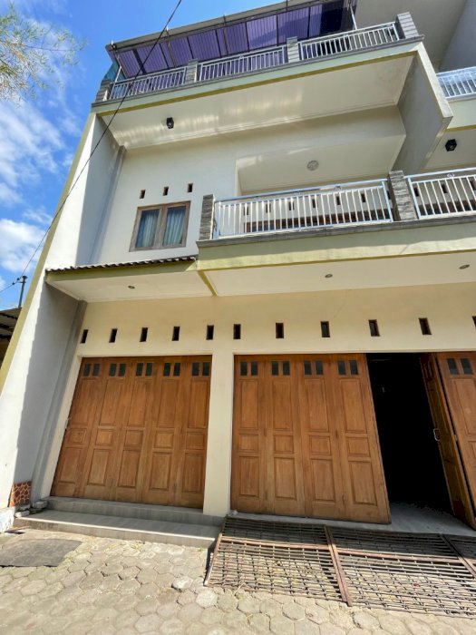 DIJUAL RUMAH 3 LANTAI LOKASI STRATREGIS SLEMAN YOGYAKARTA