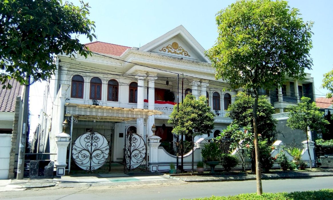 Rumah Mewah Di Kawasan Komplek Batununggal Indah