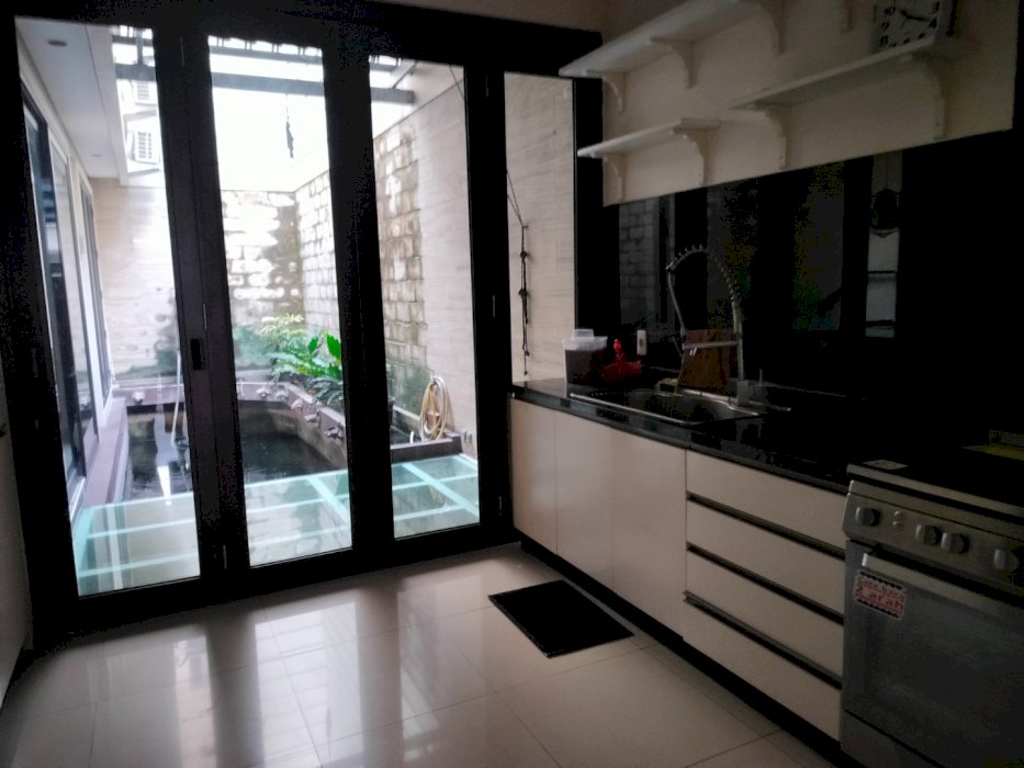 Rumah 3 lnt lebar 9meter bisa lsg huni dan asri dan aman