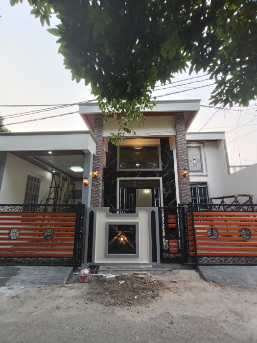 DIJUAL RUMAH HOEK, FULL RENOVASI & SEMI FULL FURNISH SIAP HUNI