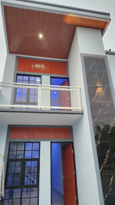 DIJUAL, Rumah 2 kamar ada mezanin, balkon, Luas 72m siap huni
