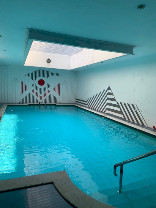 Rumah Pondok Indah swimming pool aman nyaman butuh renovasi