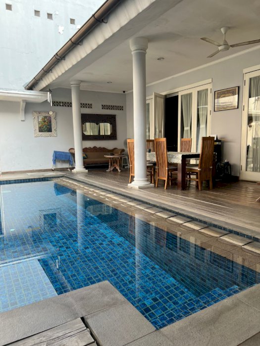 Rumah Cipete nyaman asri siap huni