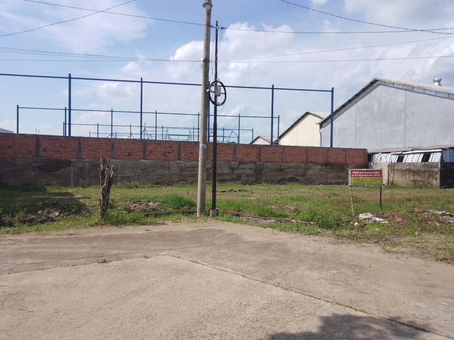 Dijual tanah kavling di dalam komplek perumahan komersil.