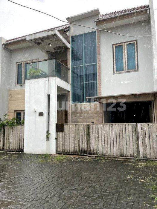 Rumah Tingkat Nyaman Di Huni Dekat Berbah