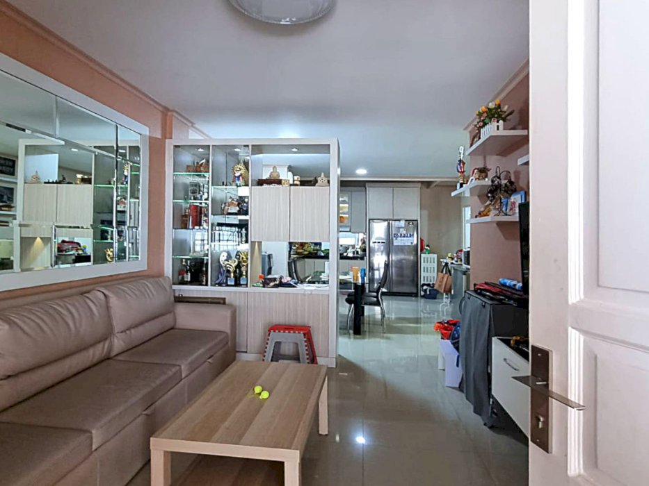 Dijual Butuh Uang Rumah Rapi Siap Huni ( 6x12.5 ) Taman Palem Lestari