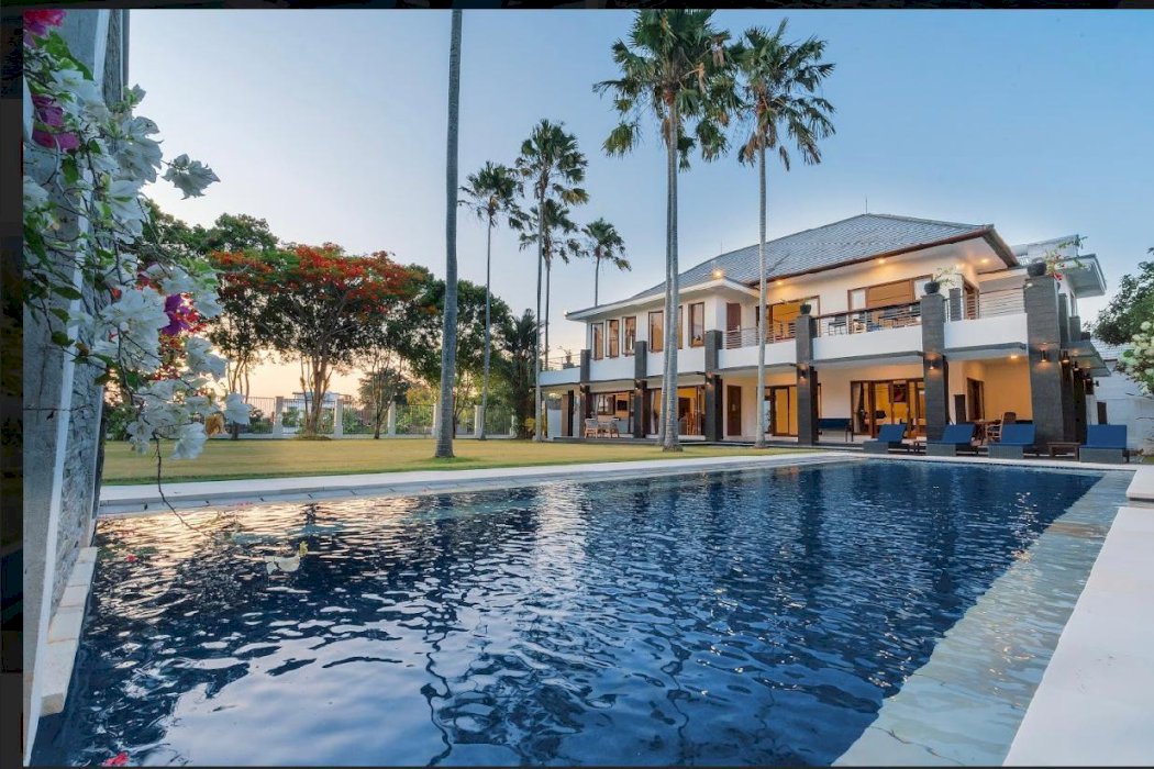 vila Mewah Luxury Villa umalas bumbak badung bali ( Asik2)