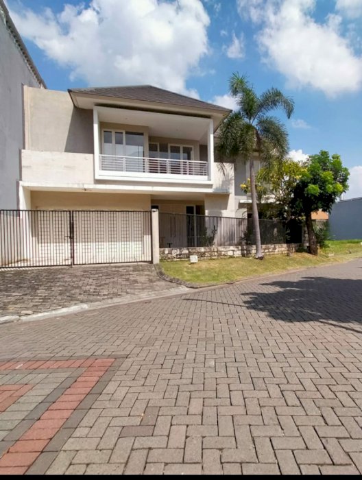 Dijual Rumah siap huni Graha Famili lebar 15mtr