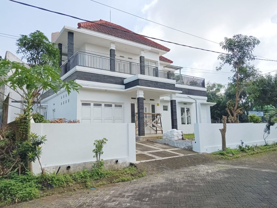 Rumah Pojok di Pondok Wisata Estate