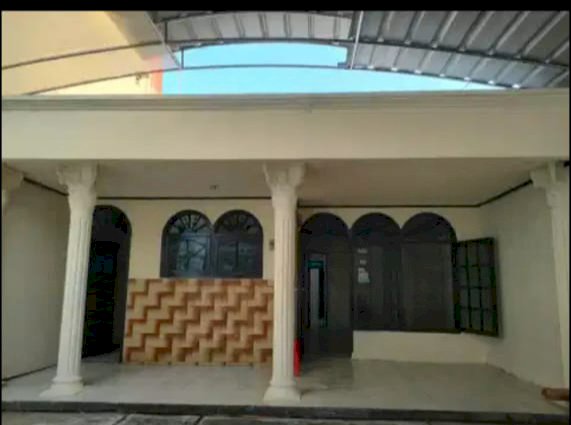 Disewakan rumah tinggal  dan cocok untuk usaha lokasi strategis