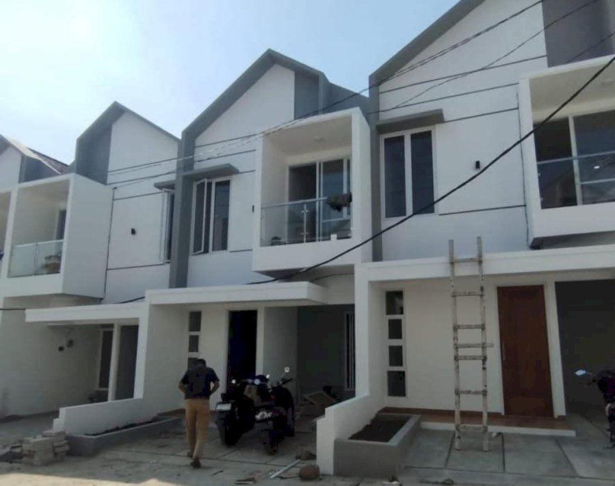Rumah 2 lantai murah dekat Plaza Cibubur