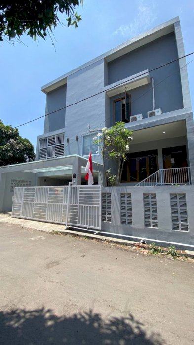 Rumah baru 4 lantai di Sukamenak kopo