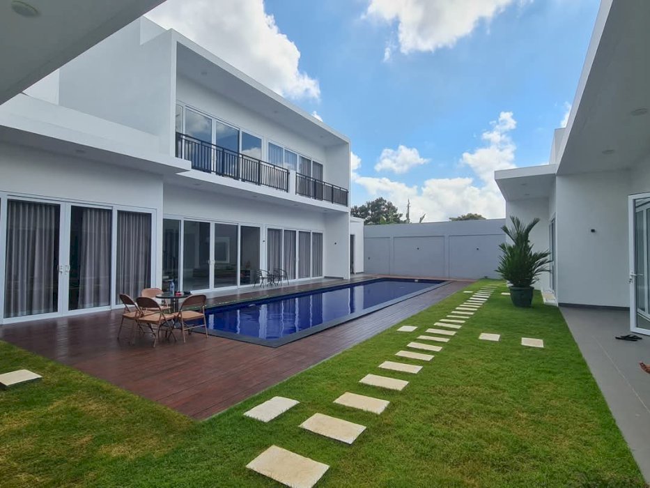 Di Jual Villa Mewah Baru Siap Huni Babakan Canggu Bali