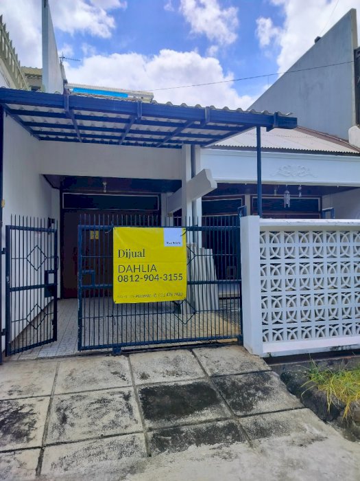 Rumah dalam kompleks bebas banjir dekat jalur LRT