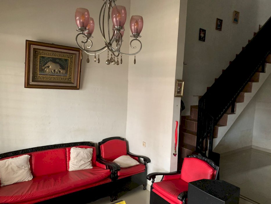 Di jual Rumah 2 lt di dalam Perumahan