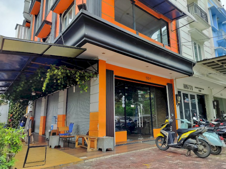 Ruko pinggir Jalan depan apartemen bisá,minimarket