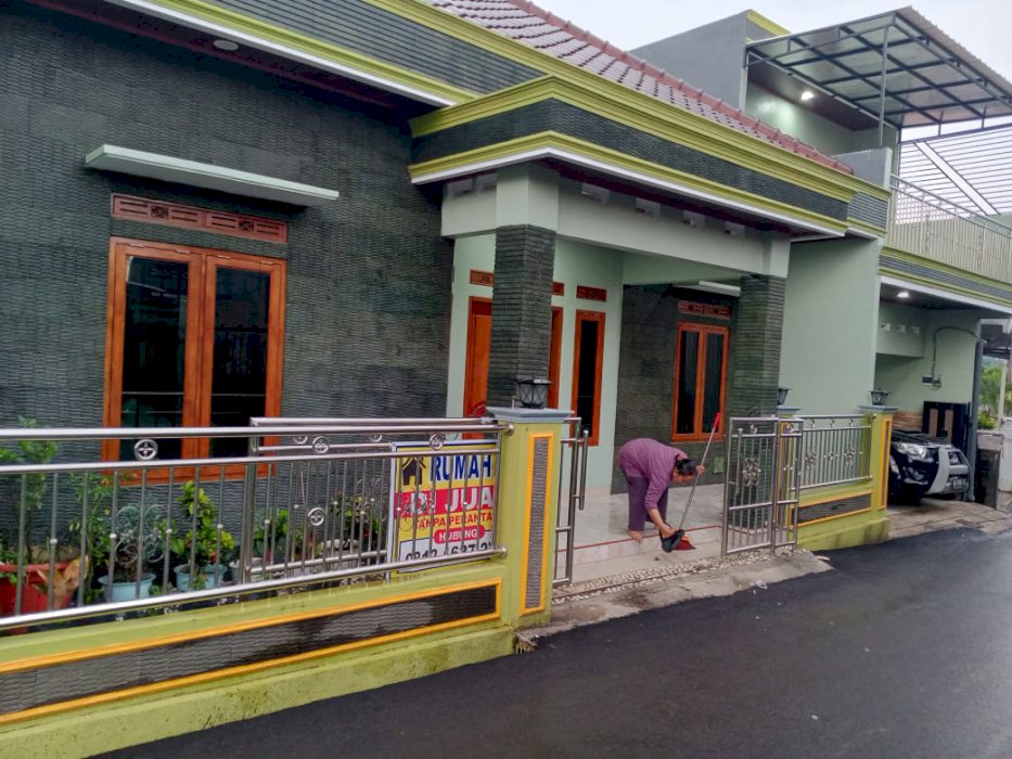 Dijual rumah lokasi strategis di sukawening, garut