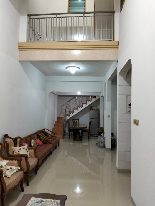 Dijual rumah lokasi strategis di pondok kelapa, jakarta timur