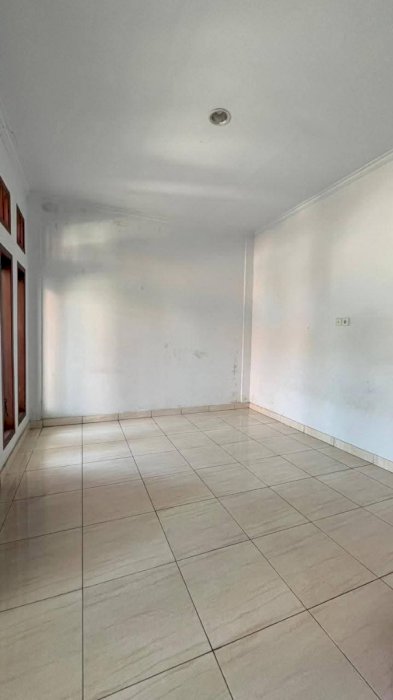 Dijual rumah semi villa di renon
