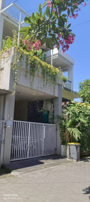 Di Jual Rumah Mewah  2 Lantai Di Kerobokan Bali