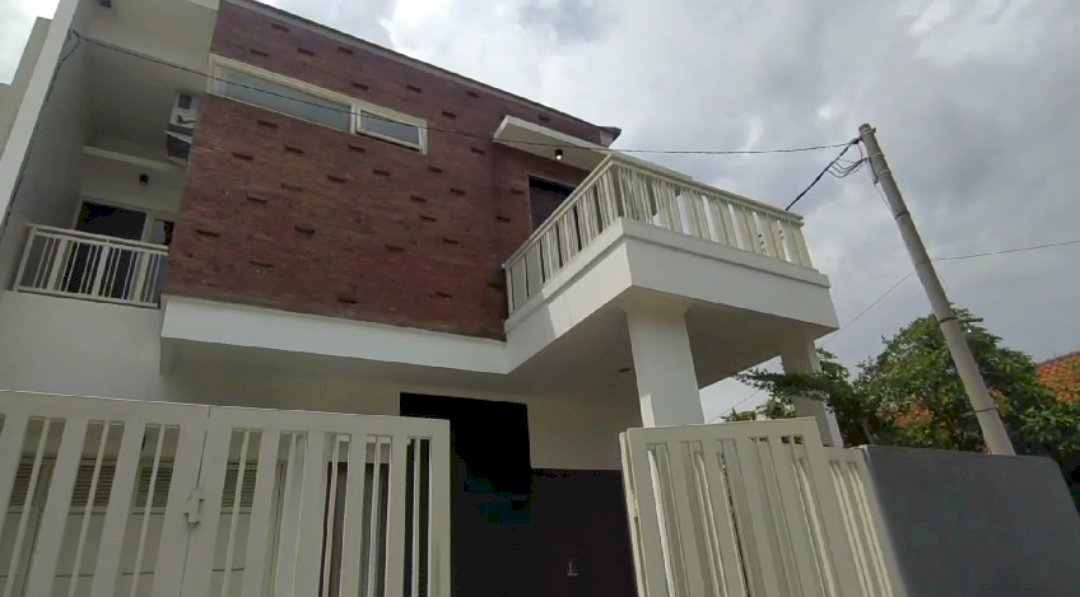 Rumah mewah murah Tengah kota Sidoarjo
