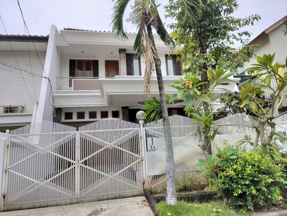 Rumah dekat fasum Bisa utk wisma pegawai Atau kantor Atau kuliner