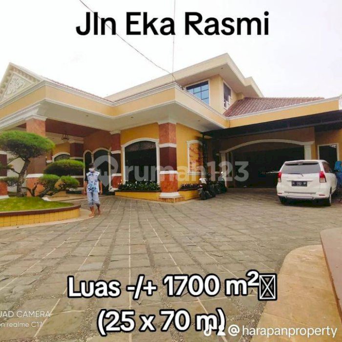 Rumah mewah luas dan terawat di jual beserta perabot lux di Medan